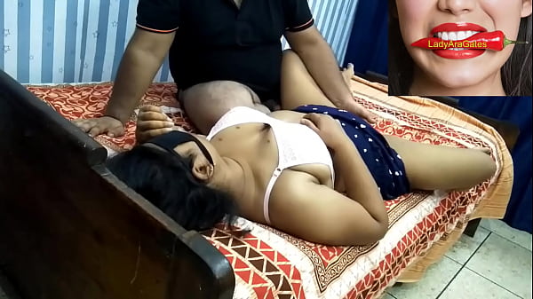 Chị kế bôi dầu trơn địt cho dễ