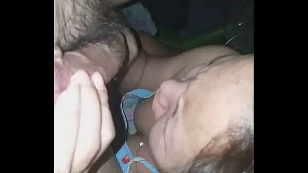 Em gái bú cu còn ngại ngùng mới vcl